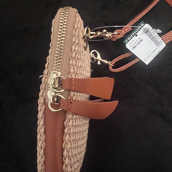 Woven straw and leather phone clutch - Picture 3 of 4